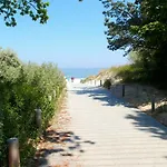 Strandhotel Mit Soleaussenpool 30 Grad 호텔 4*
