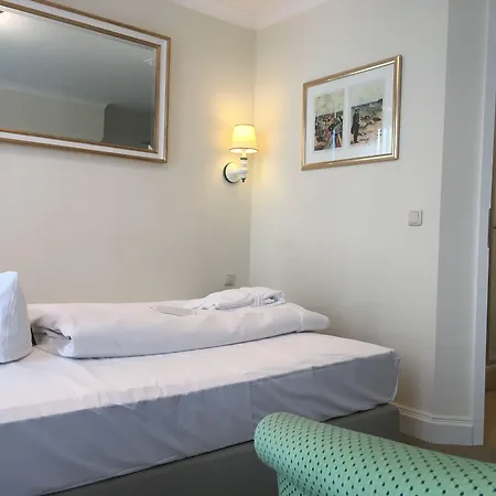 Strandhotel Mit Soleaussenpool 30 Grad 호텔 4*