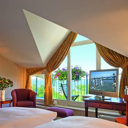 Strandhotel Mit Soleaußenpool 30 Grad Hotel