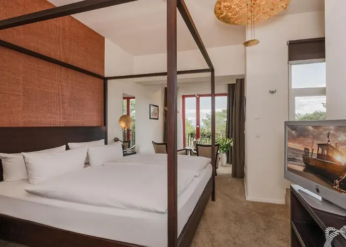 Hotel Strandhotel Mit Soleaussenpool 30 Grad 4*