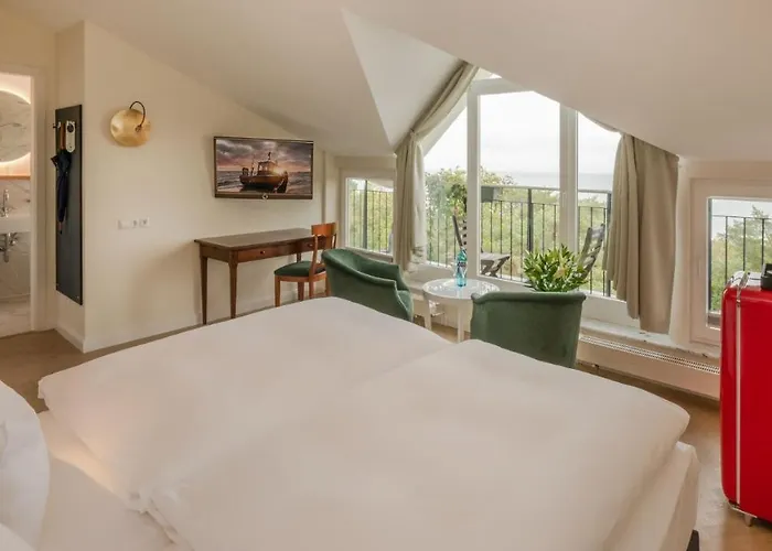 Hotel Strandhotel Mit Soleaussenpool 30 Grad